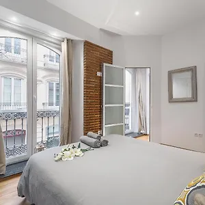 https://home-abroad-apartments-nunez.hotelsinnerja.org